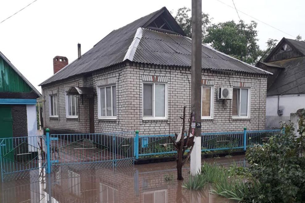 «Потоп» в области: машины «плавали» по воде, а в домах «стояли» лужи. Новости Днепра