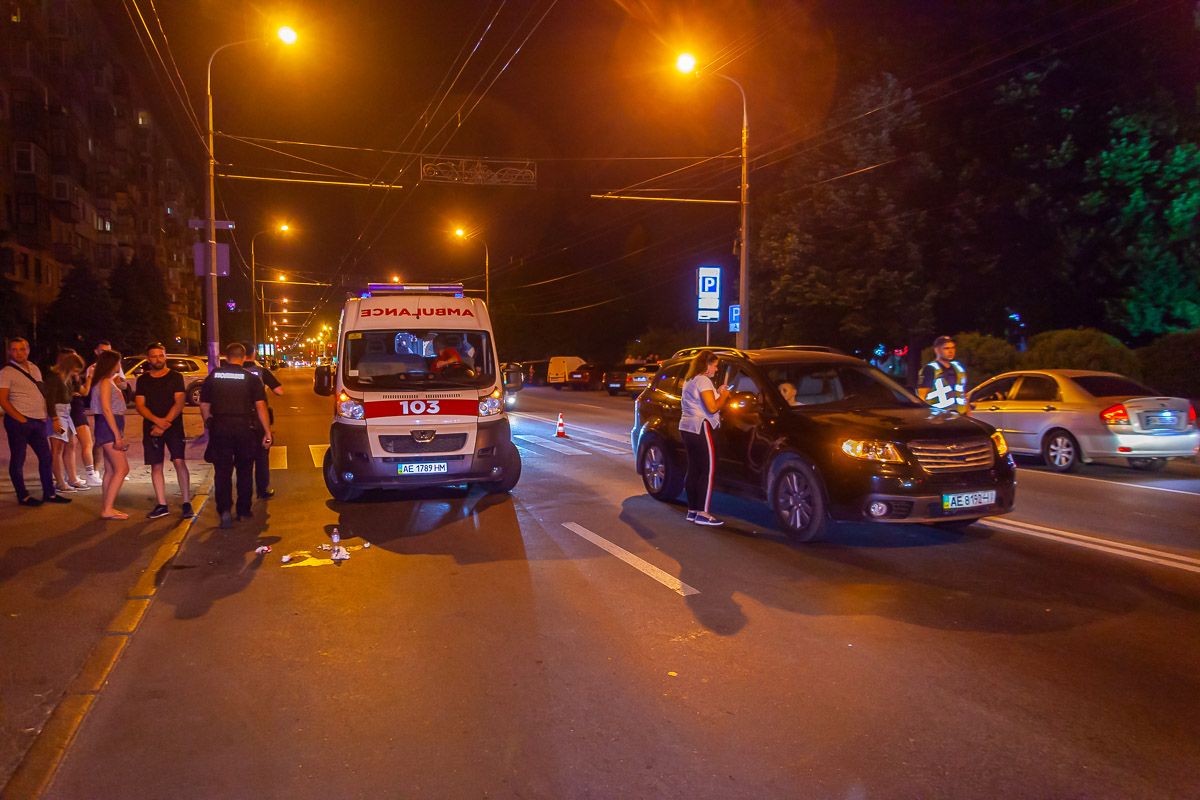 В Днепре иномарка сбила пару прямо на переходе. Новости Днепра