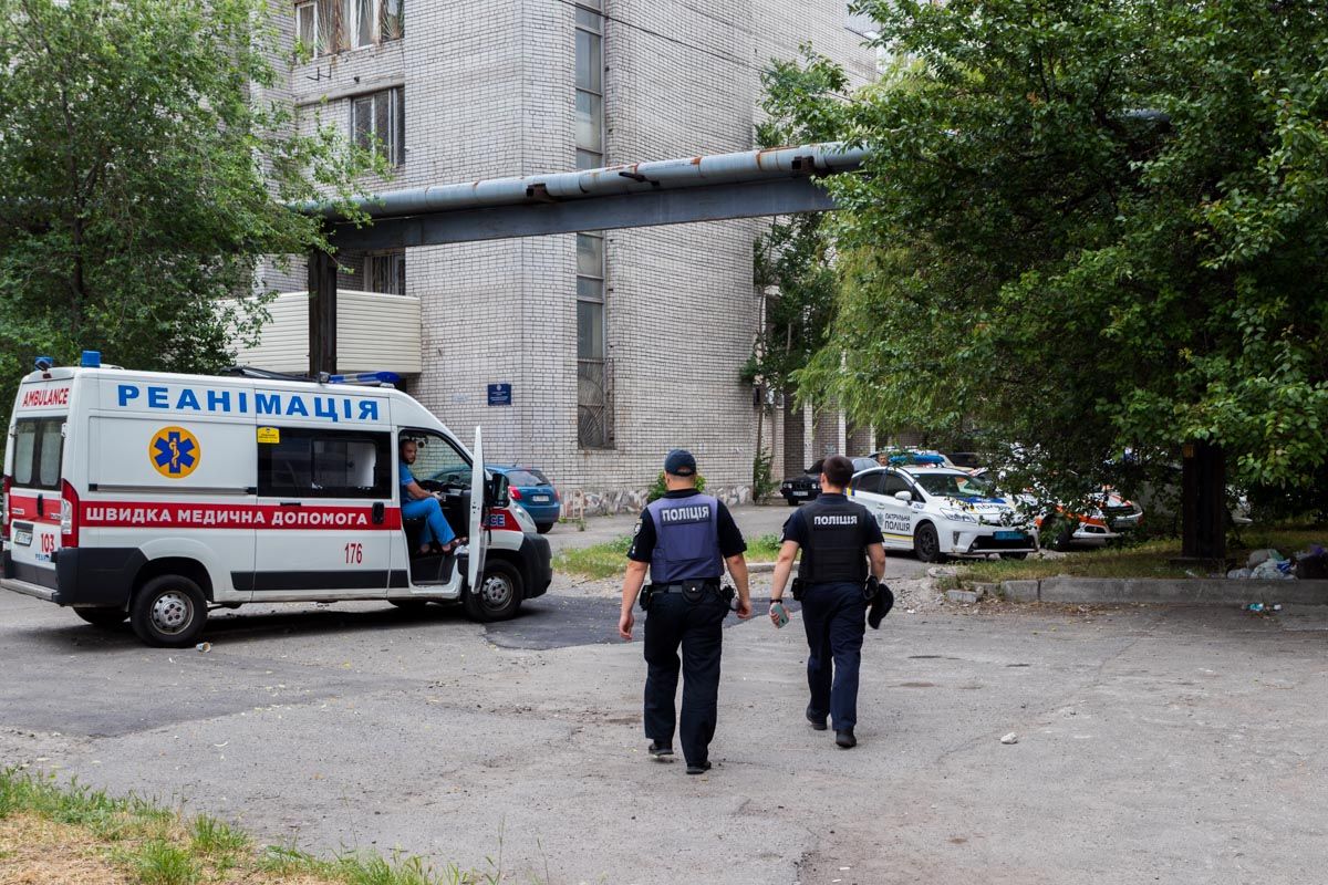 В Днепре женщина хотела спрыгнуть с 12-го этажа. Новости Днепра