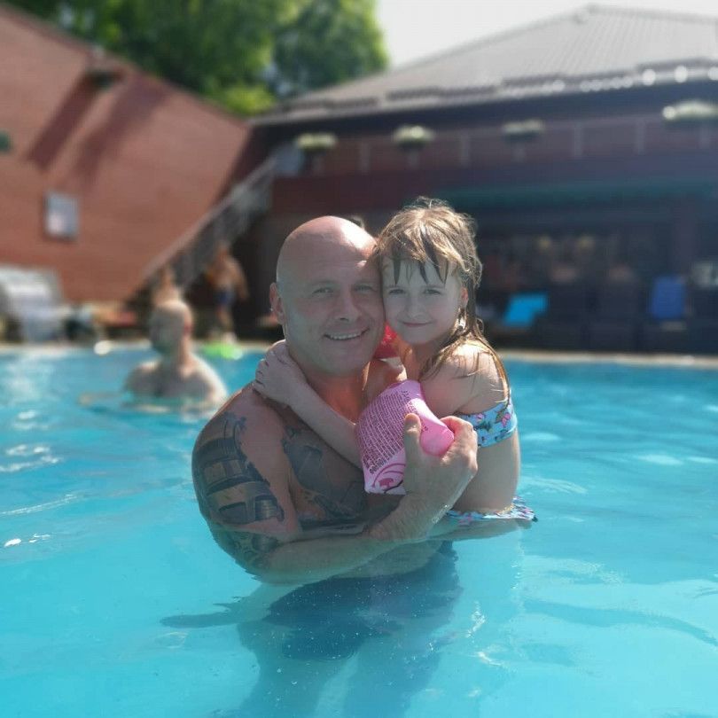 Несмотря на развод, Вячеслав Узелков счастливо проводит время с сыном и дочерью