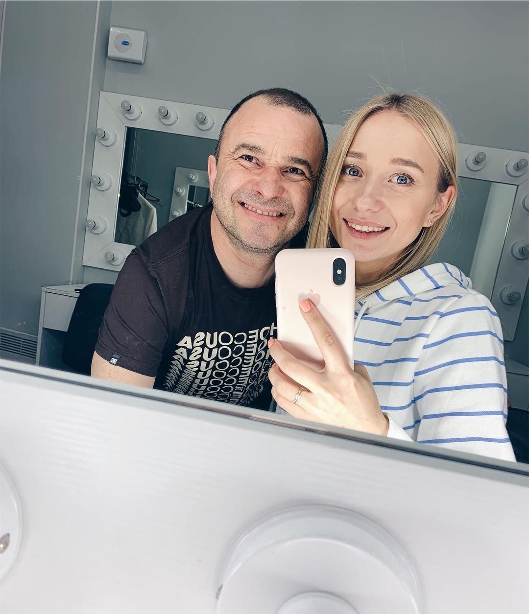 Виктор Павлик ушел от жены к 25-летней девушке из Днепра: что она говорит об их романе. Новости Украины