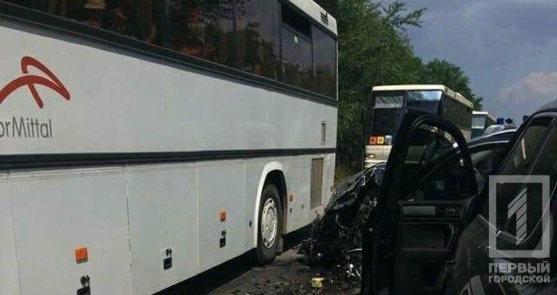 Кортеж Зеленского протаранил колонну автобусов с детьми