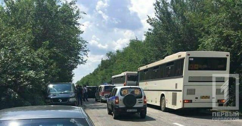 Кортеж Зеленского протаранил автобусы с детьми: реакция президента. Новости Украины