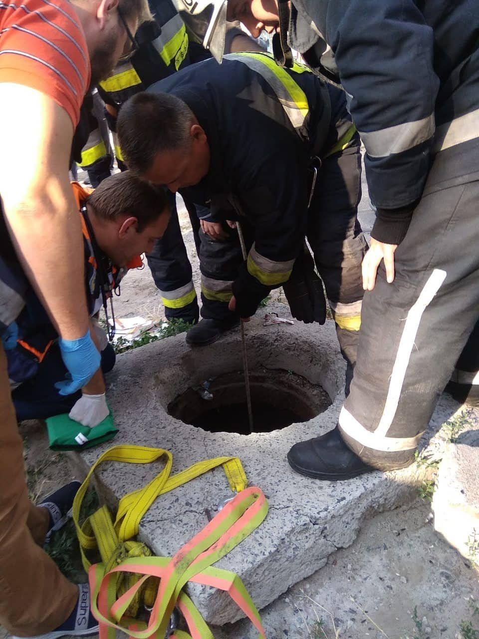 6 метров в глубину: в Днепре ребенок упал в открытый люк. Новости Днепра