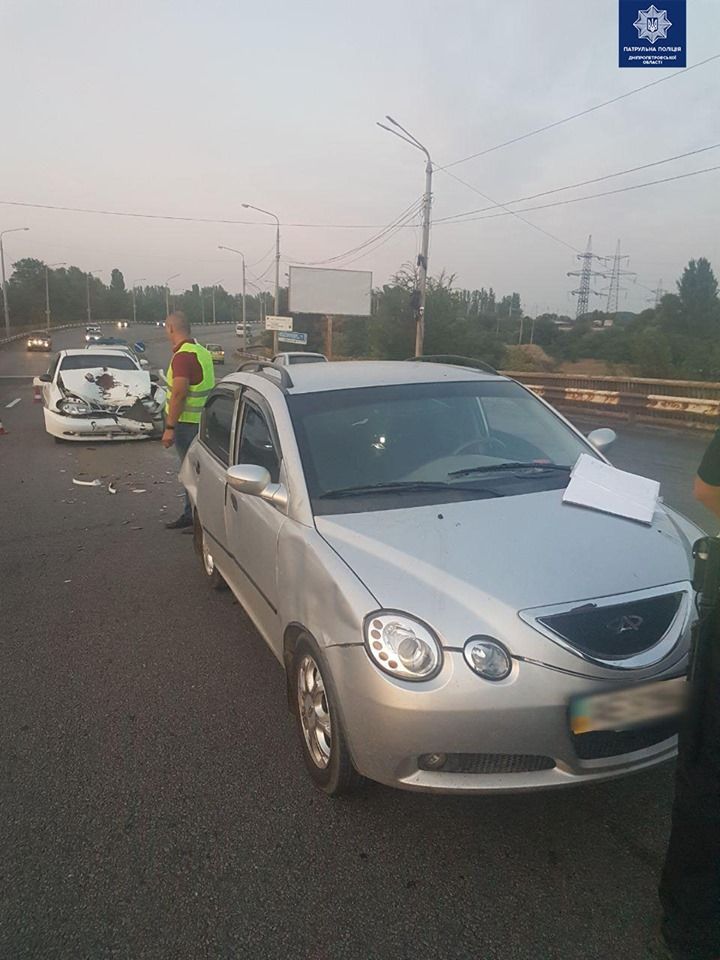 Тройное ДТП на Южном мосту: есть пострадавшие. Новости Днепра