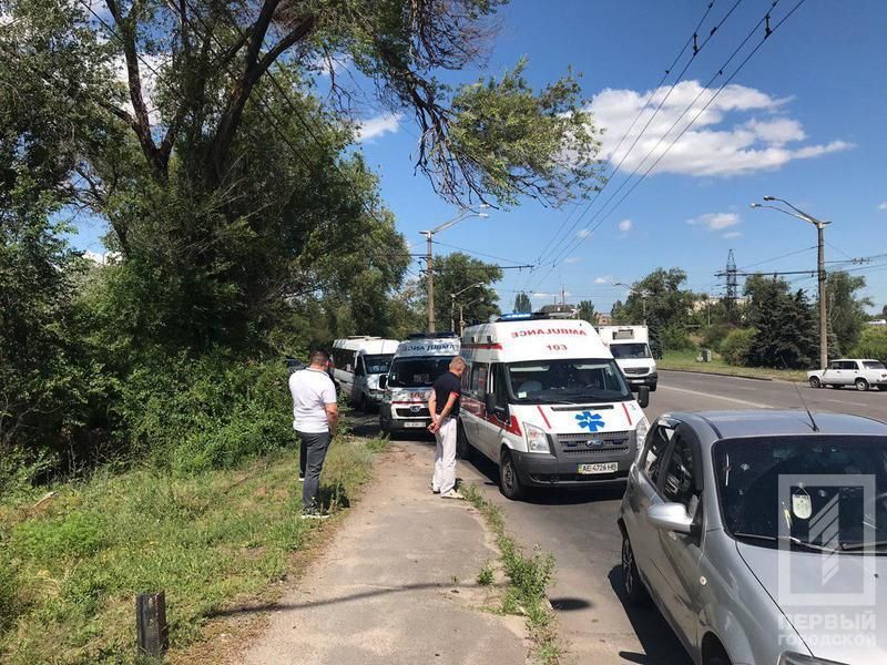 Один перекресток – сразу 2 ДТП: пострадали маршрутка и 3 «легковушки». Новости Днепра