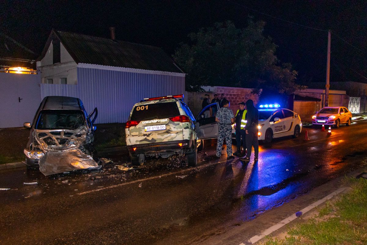 В Днепре авто охраны попало в ДТП: есть пострадавшие