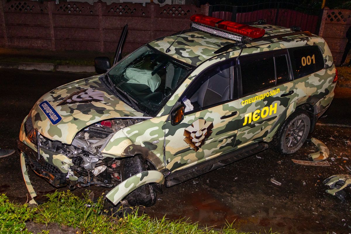 В Днепре авто охраны попало в ДТП: есть пострадавшие