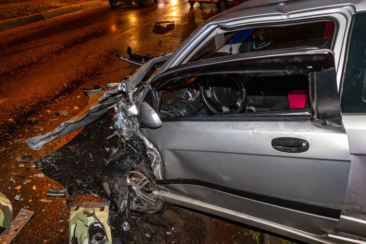 В Днепре авто охраны попало в ДТП: есть пострадавшие