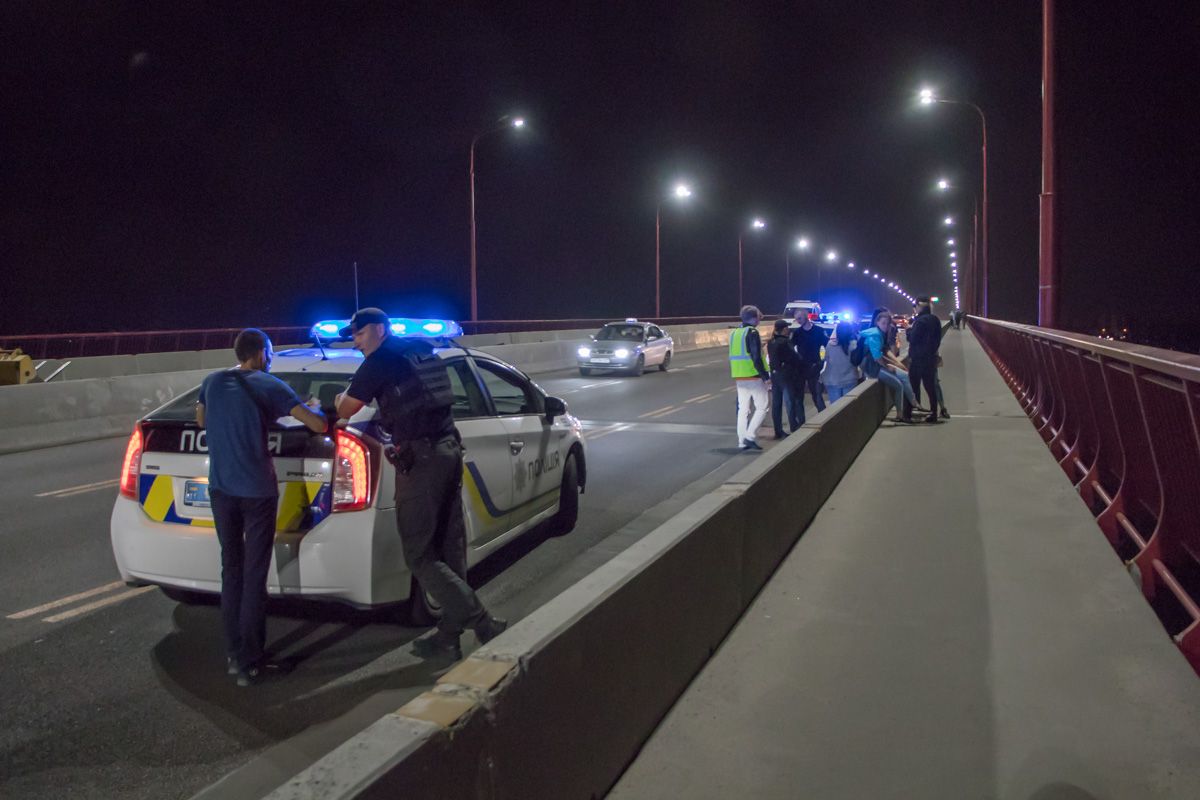 Попытка суицида: девушка хотела спрыгнуть с моста. Новости Днепра