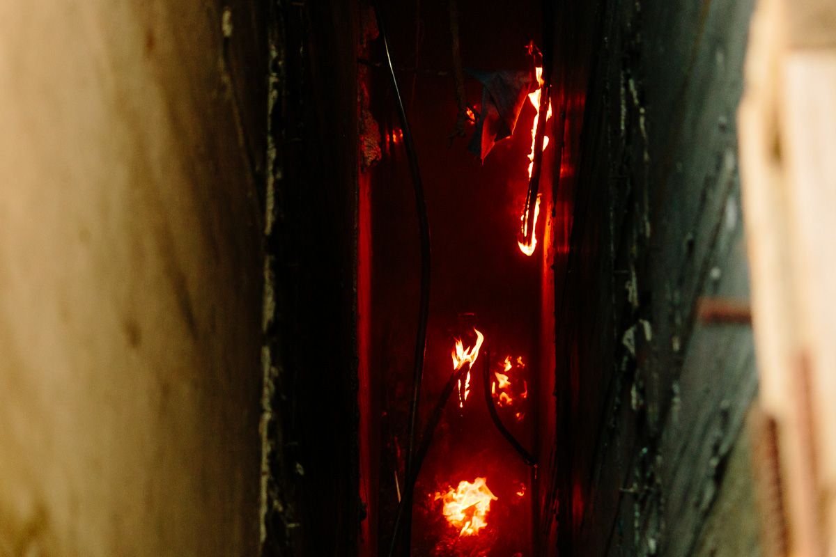 Густой черный дым и ужасная вонь: пожар около «Днепр-Арены». Новости Днепра