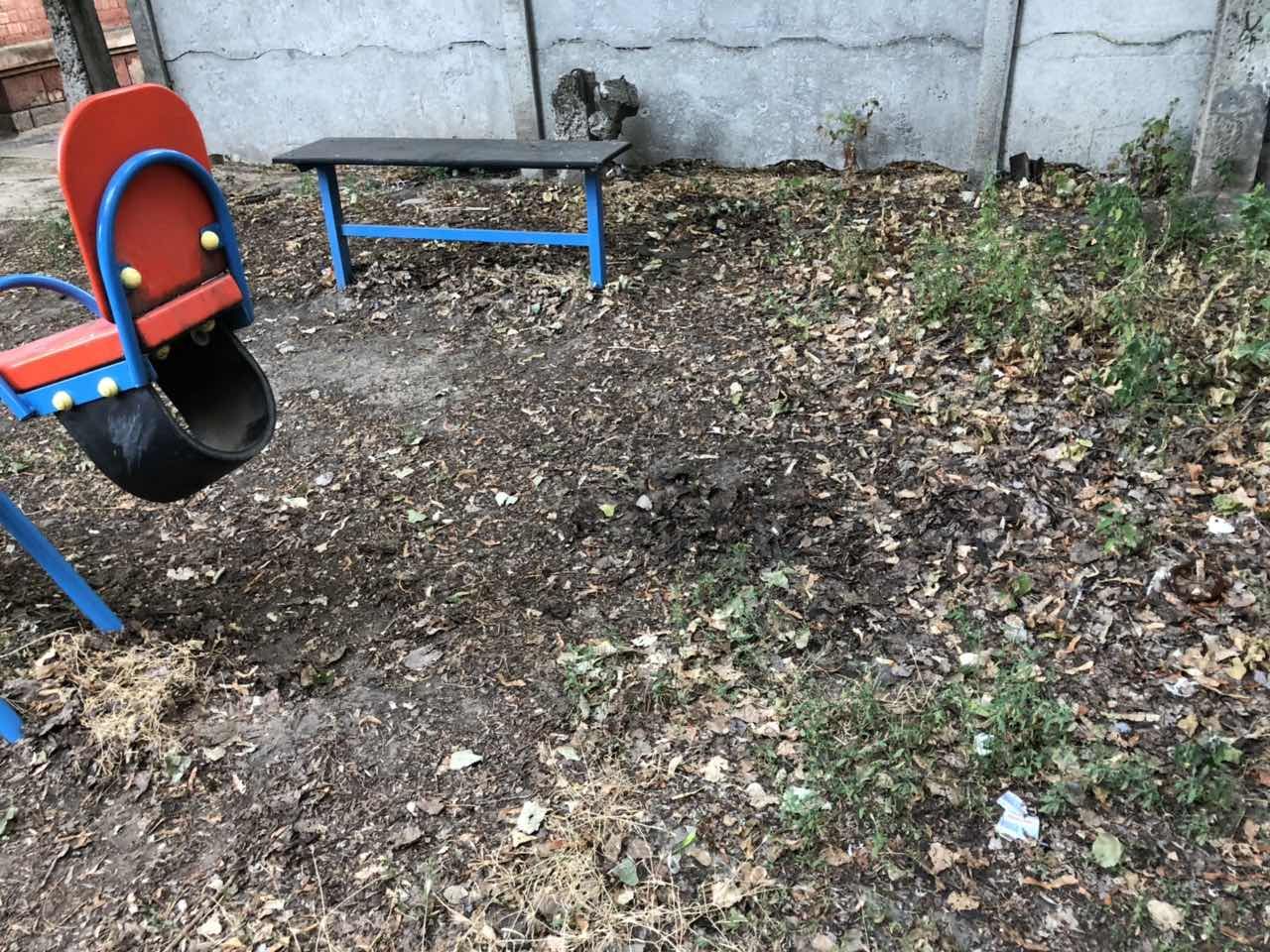 Памятник Славы и трущобы. Шокирующий вид дворов возле известного монумента.