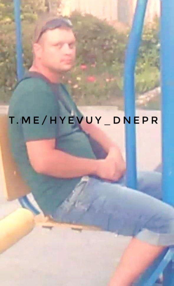 Засняли лицо: в Днепре извращенец вновь пришел мастурбировать на детскую площадку. Новости Днепра