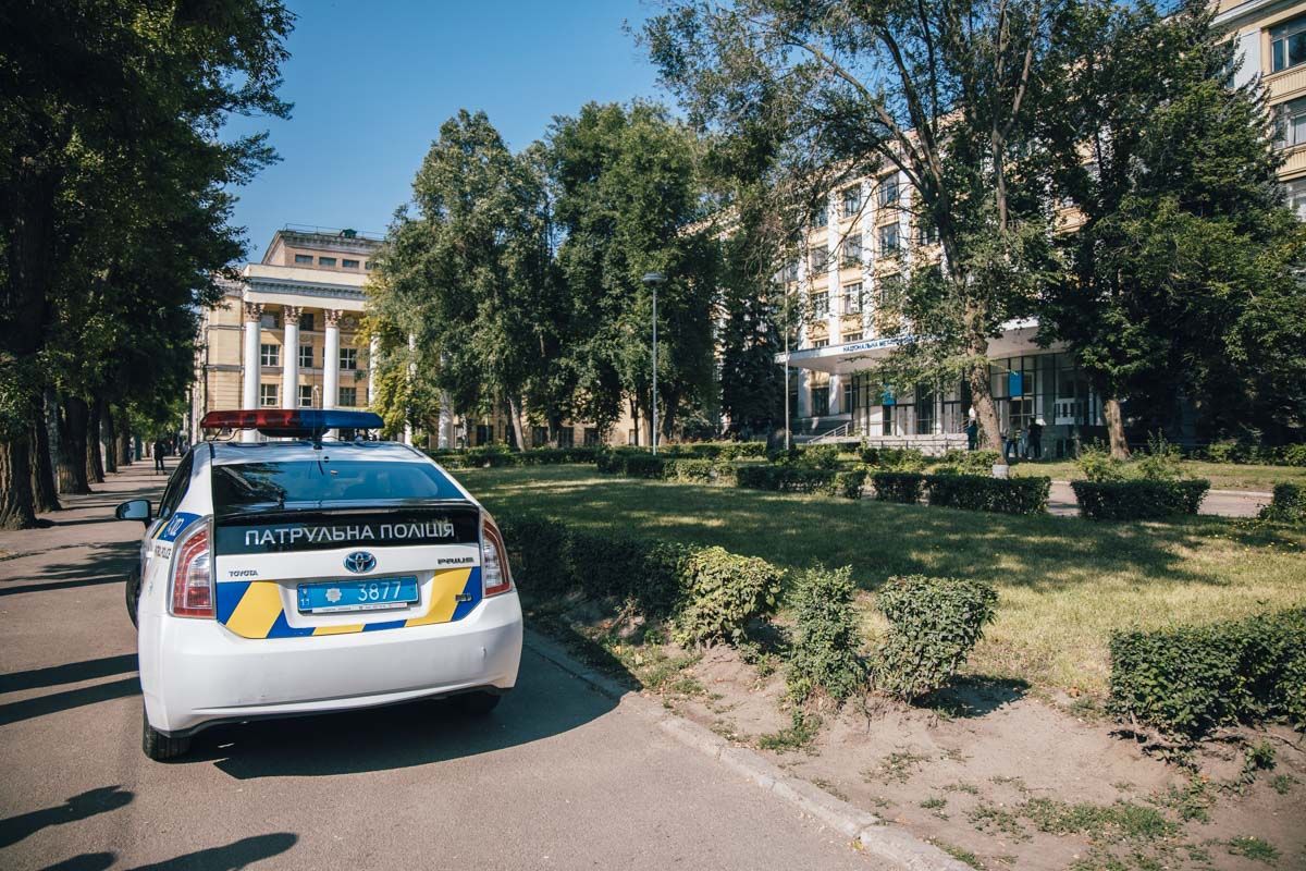 Массовая эвакуация, полицейское оцепление и недовольные граждане: что происходит в Днепре. Новости Днепра