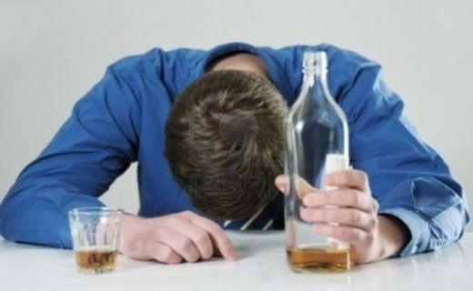 Мужчина сбежал по спиртное с 5-го этажа по простыням. Новости Украины
