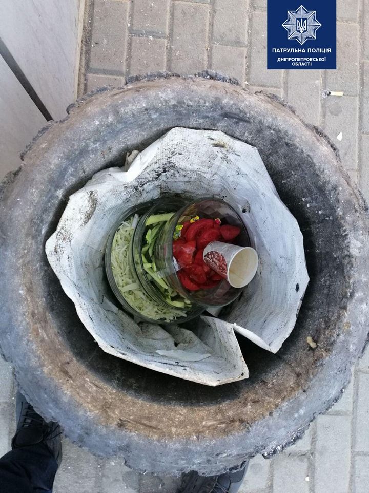 Искусила еда и деньги: днепрянин ограбил ларек с шаурмой, забрав продукты. Новости Днепра 