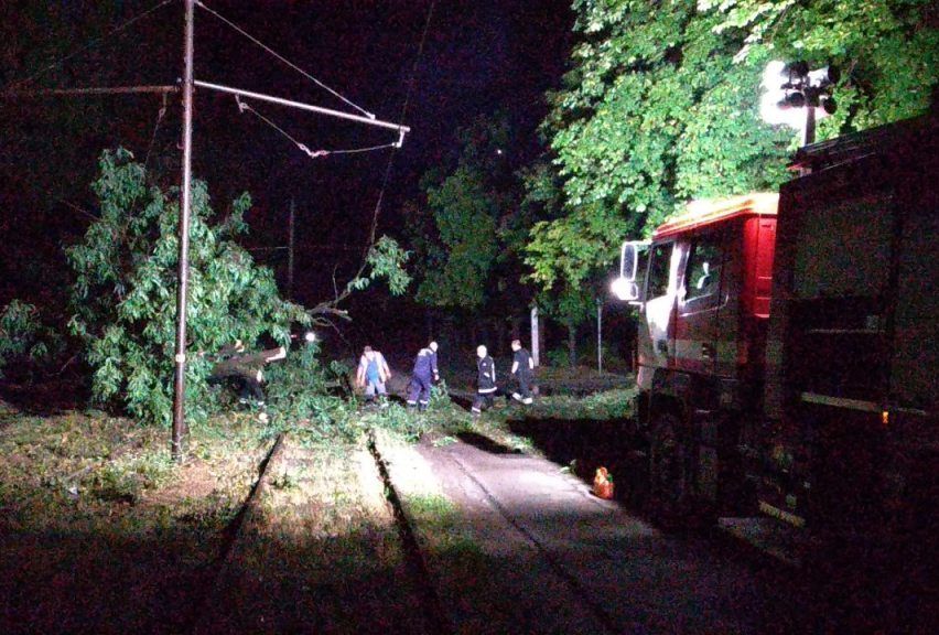 Последствия непогоды видны и сейчас: что успела натворить буря в Днепре. Новости Днепра