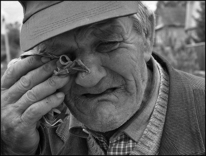 Собаку 80-летнего пенсионера сбили и скрылись, а дедушка отчаянно ищет раненого пса. Новости Днепра