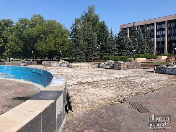 Разбирают самый главный фонтан города: подробности. Новости Днепра