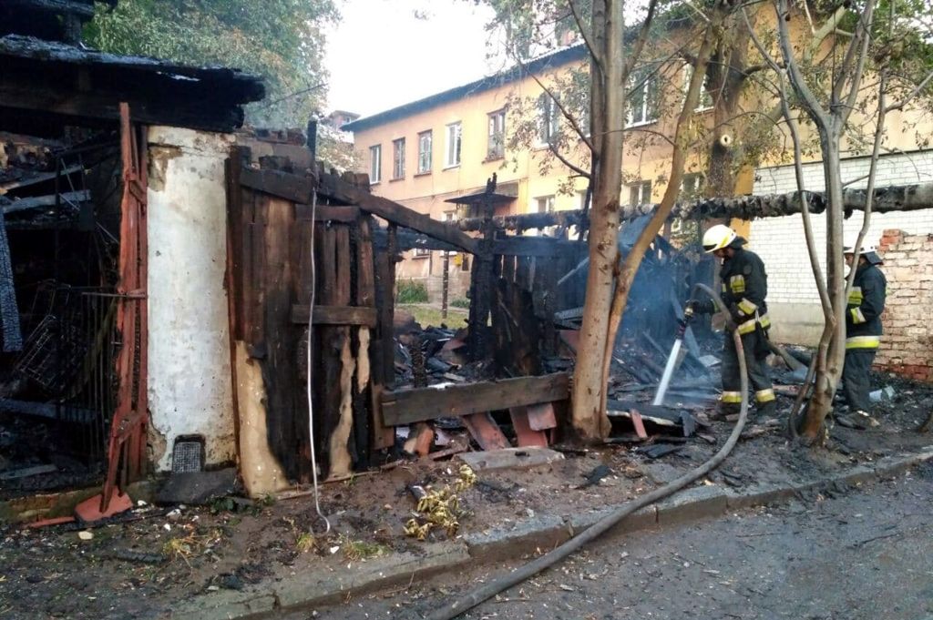 В Днепре горело 12 помещений: спасатели несколько часов боролись с пожаром. Новости Днепра