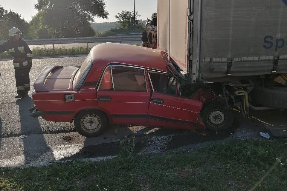 Страшное ДТП под Днепром: водитель погиб прямо за рулем. Новости Днепра