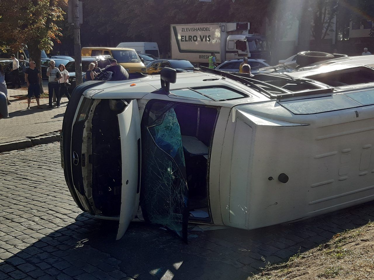 В Днепре из-за пьяного водителя перевернулась маршрутка. Новости Днепра