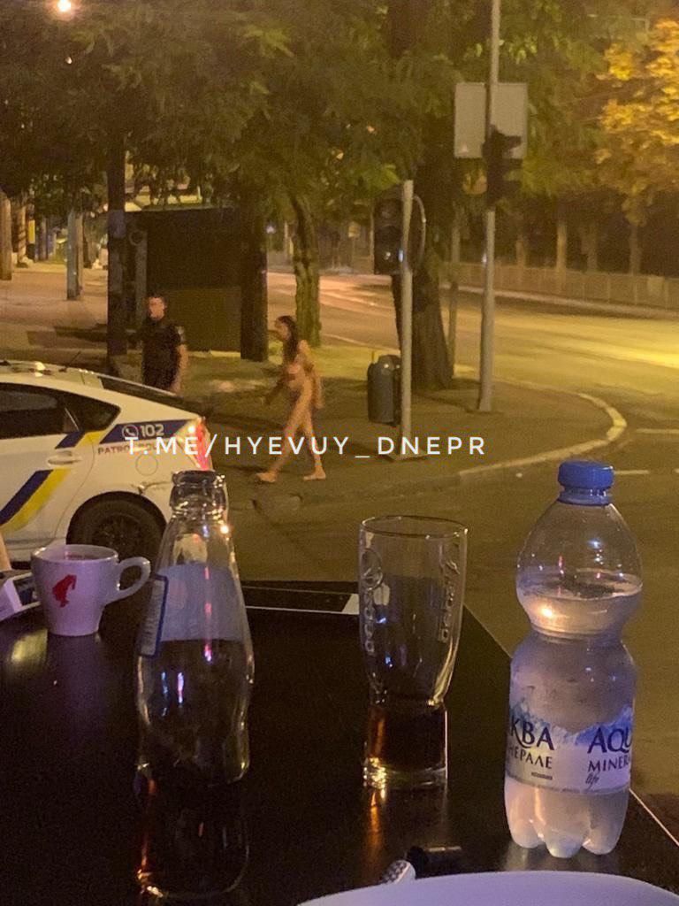 Это уже флэшмоб: по улицам Днепра разгуливала голая женщина. Новости Днепра