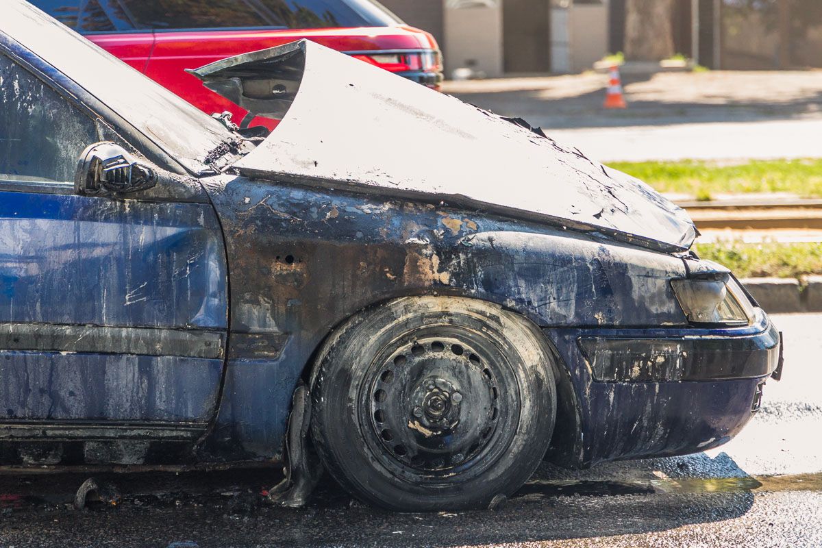 В Днепре горящая машина «ездила» по проезжей части. Новости Днепра