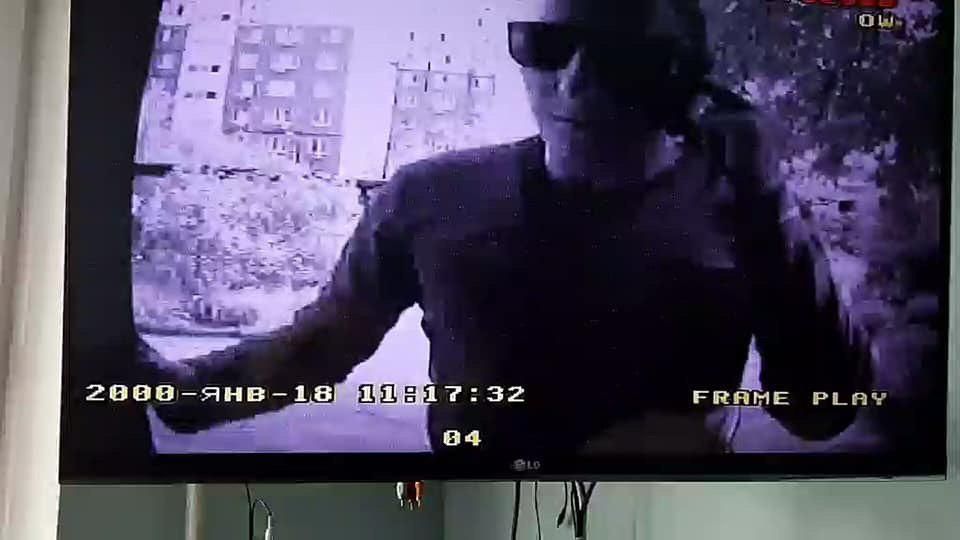 Кто грабит днепрян в подъездах: на камеры попали момент преступления и лицо нападавшего . Новости Днепра