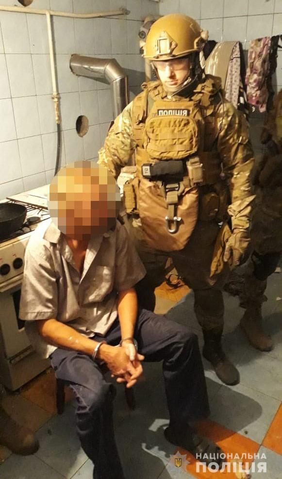 Угрожал полицейским гранатой: пьяный дебошир чуть не подорвал дом. Новости Днепра