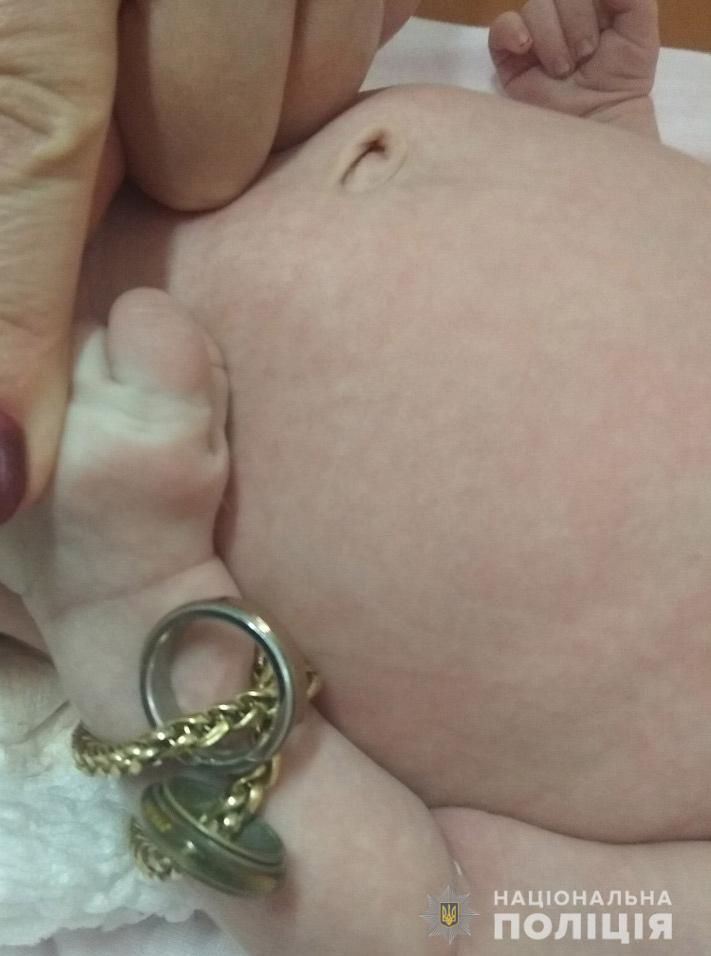 Новорожденного малыша оставили на улице в спортивной сумке. Новости Днепра