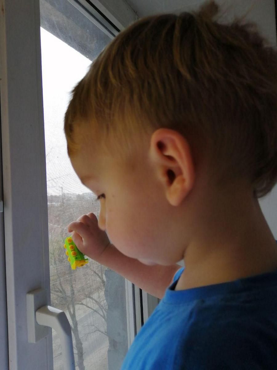 В Днепре маленький мальчик выпал из окна: взрослые не уследили за ребенком. Новости Днепра