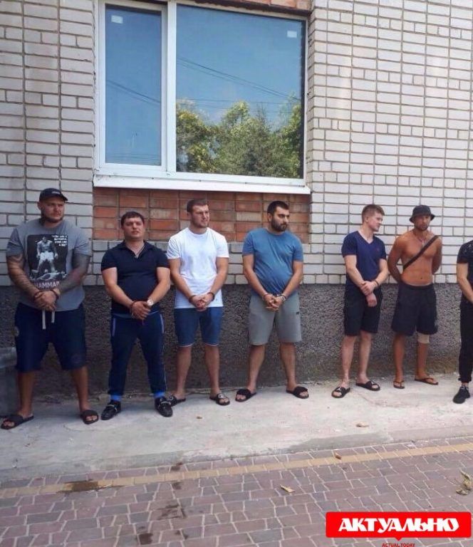 Стрельба, оцепление, штурм и труп: жители Днепропетровщины устроили «разгром» в Кирилловке. Новости Днепра