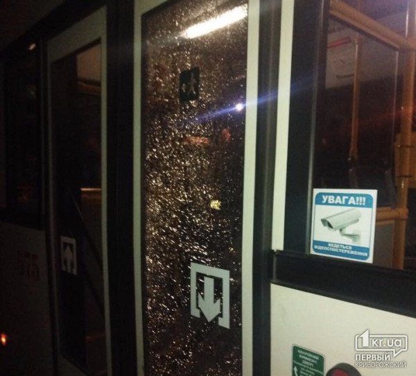 Вооруженные люди обстреляли заполненный пассажирами троллейбус. Новости Днепра