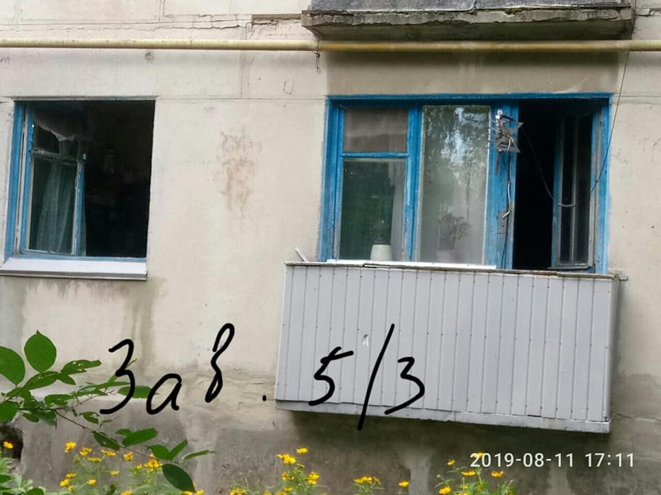 Уже 10 дней живут рядом с трупом: из многоквартирного дома отказываются вывозить тело мертвого человека. Новости Днепра