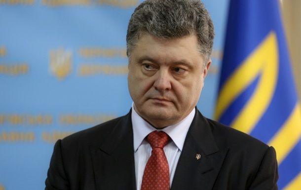 Порошенко допросили и закидали яйцами: «пострадал» стоявший рядом журналист. Новости Украины