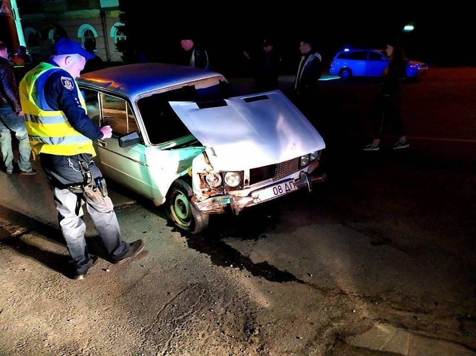 Мужчина пытался спасти котенка и врезался в дерево. Новости Днепра