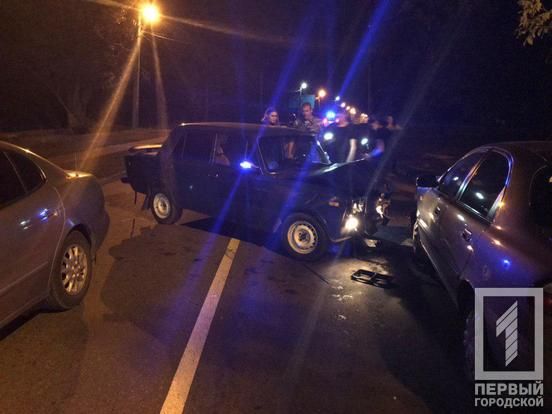 Два автомобиля столкнулись лоб в лоб: есть пострадавший. Новости Днепра