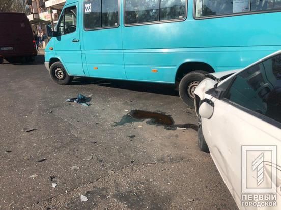 Масштабное ДТП: от удара автомобиль отбросило в маршрутку. Новости Днепра