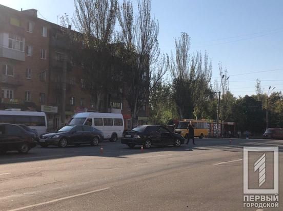 Масштабное ДТП: от удара автомобиль отбросило в маршрутку. Новости Днепра