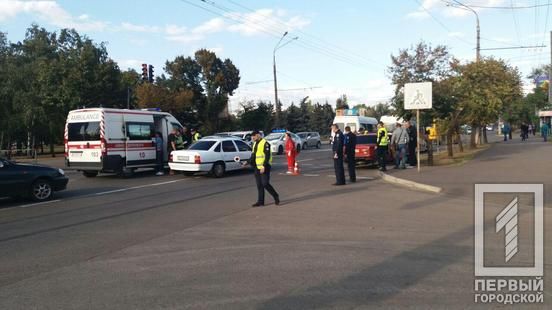 Столкнулись два автомобиля: в результате ДТП пострадали люди. Новости Днепра