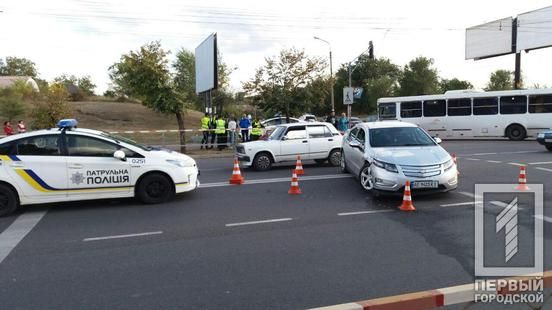 Столкнулись два автомобиля: в результате ДТП пострадали люди. Новости Днепра