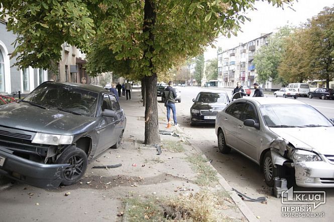 Взорвалось колесо посреди дороги: авто занесло прямо в другую машину. Новости Днепра