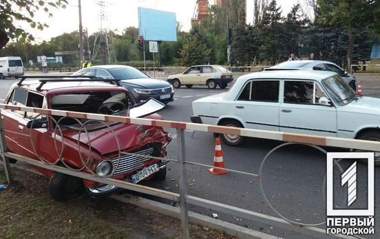 Столкнулись два автомобиля: в результате ДТП пострадали люди. Новости Днепра