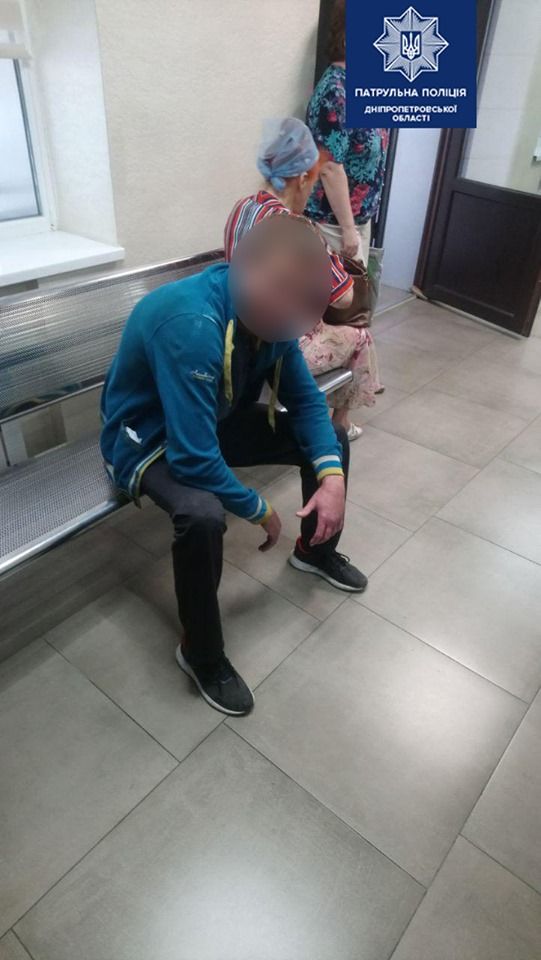Приставал прохожим, устроил дебош и лег спать на клумбе: в Днепре орудовал алкоголик. Новости Днепра