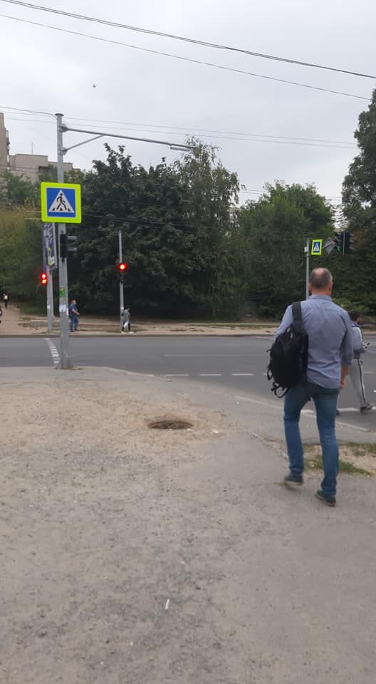 «И снова люк»: днепряне предупреждают об «открытых ловушках» на дорогах. Новости Днепра