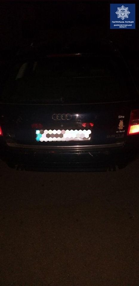 Неработающая фара «спалила» сразу несколько преступлений водителя перед патрульными. Новости Днепра