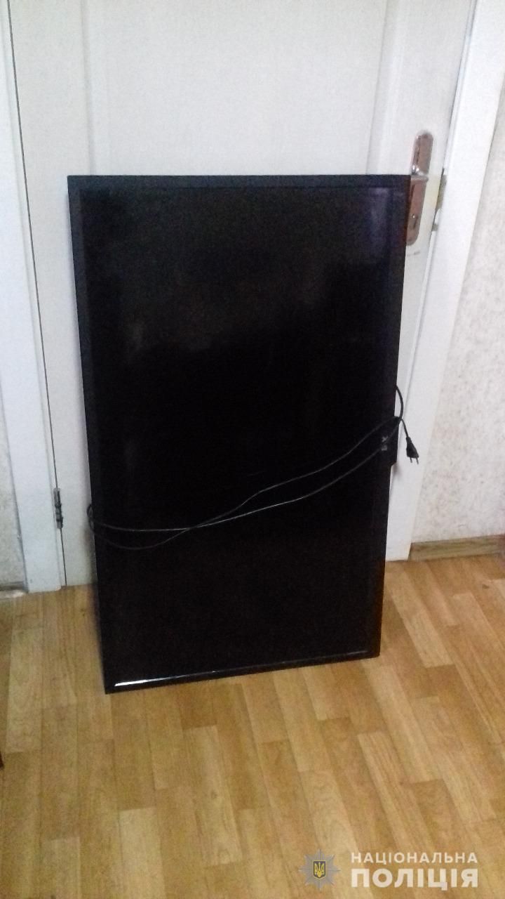 «Убедился, что никого нет»: мужчина ограбил торговый павильон. Новости Днепра