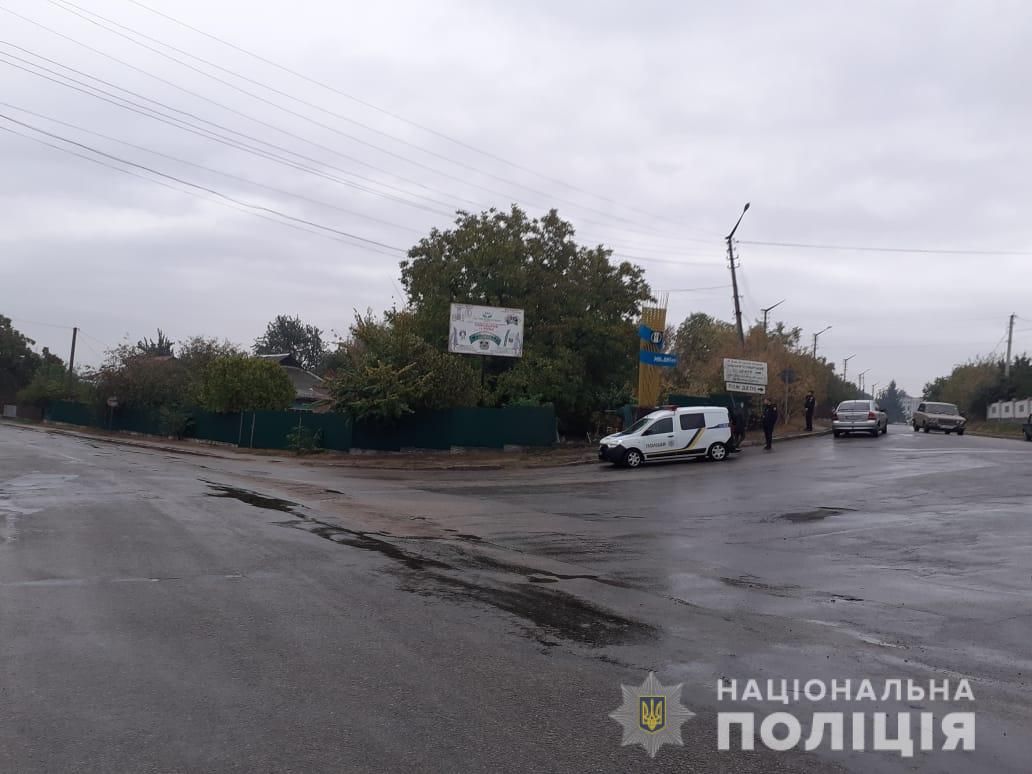 Пьяный подросток-водитель проломил забор: погиб закрытый в багажнике друг. Новости Украины