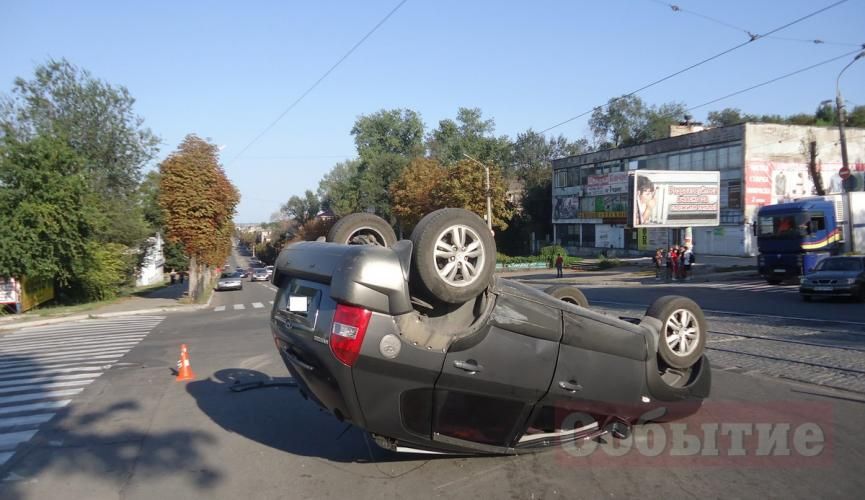 В результате аварии перевернулся автомобиль. Новости Днепра